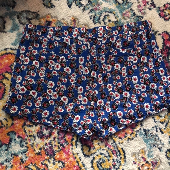 Floral Shorts - Picture 2 of 3
